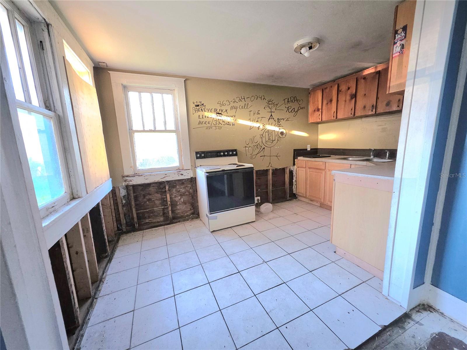 Image 5 of 23 For 327 Miami Street