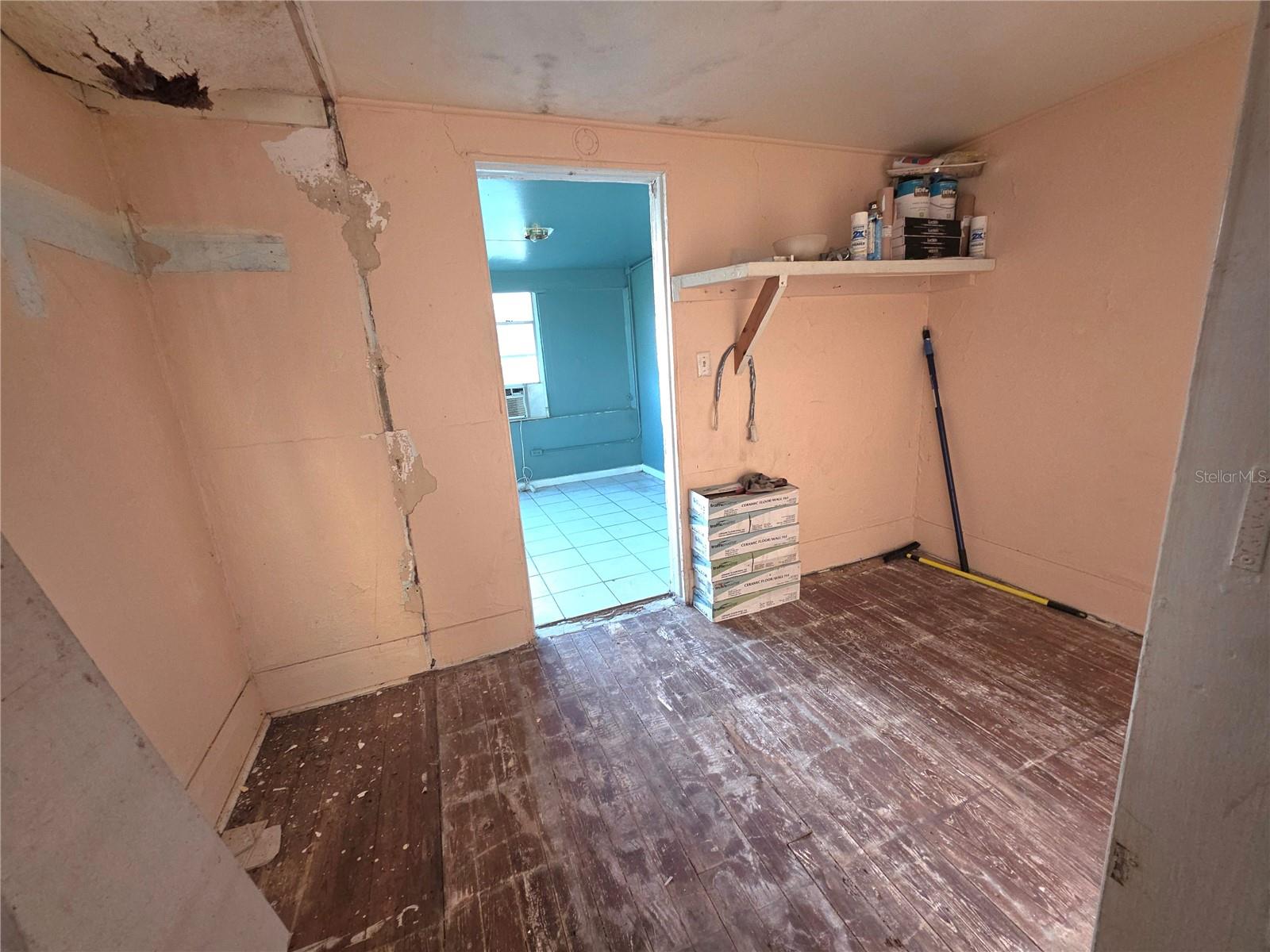 Image 9 of 23 For 327 Miami Street