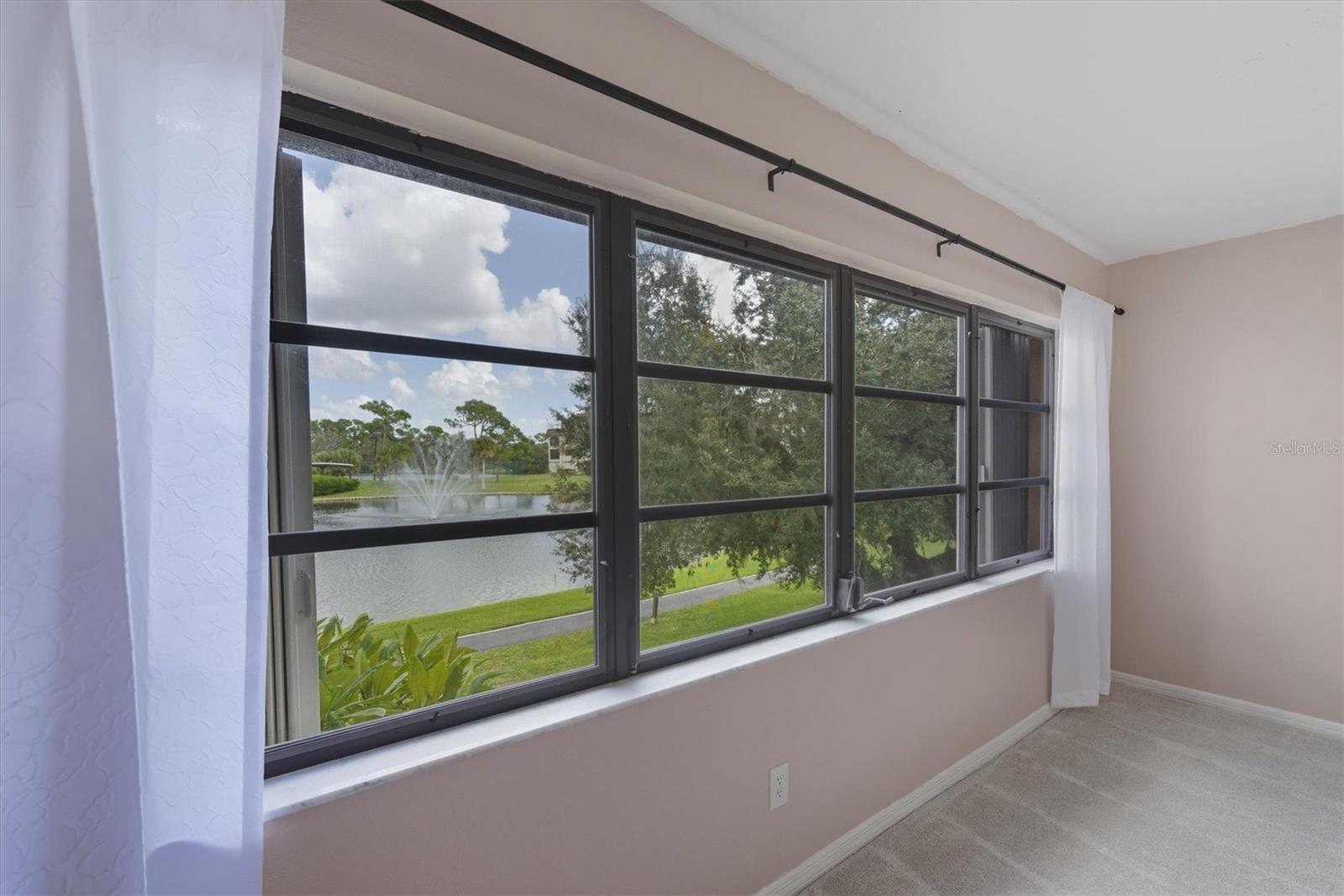 Image 13 of 53 For 23465 Harborview Road 826