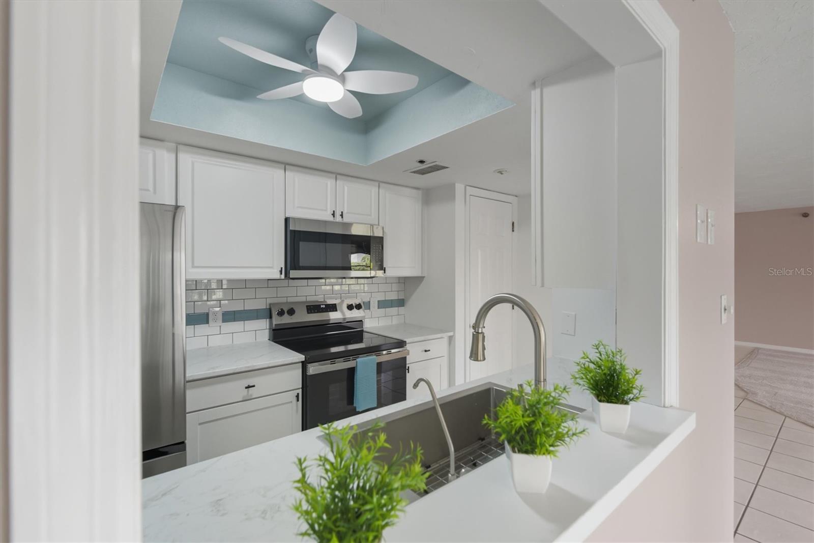 Image 20 of 53 For 23465 Harborview Road 826