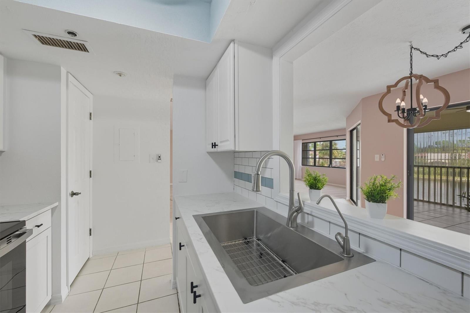 Image 22 of 53 For 23465 Harborview Road 826