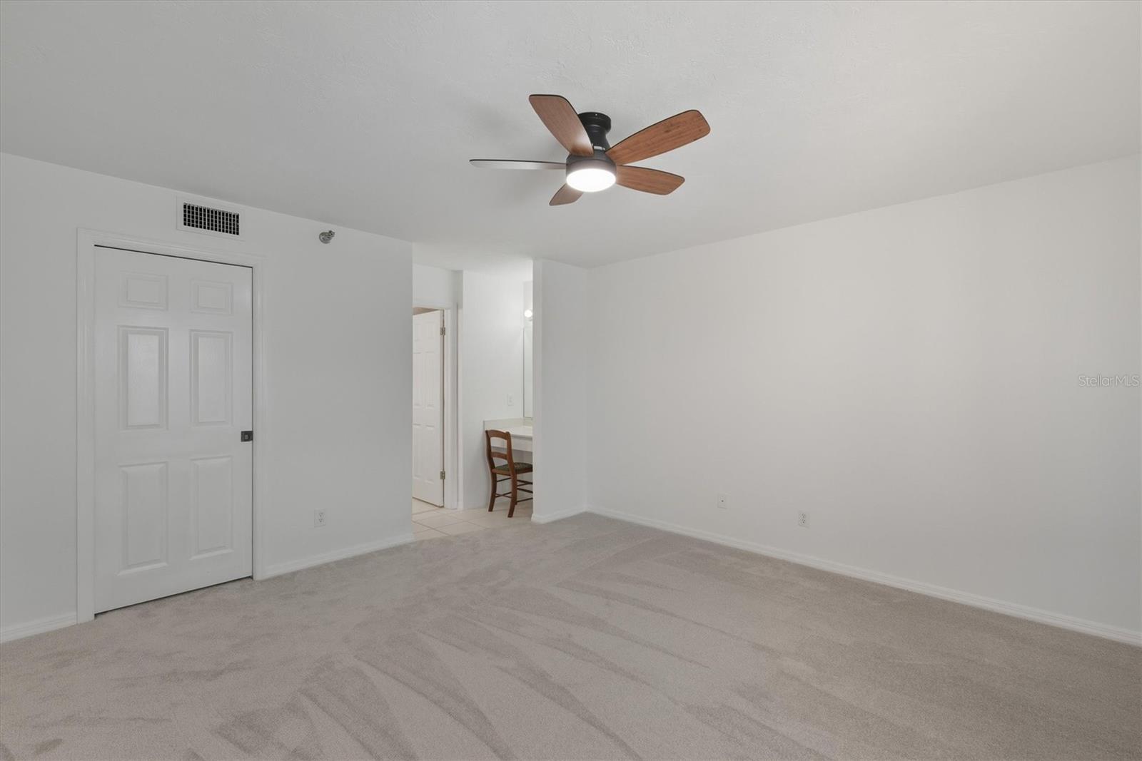 Image 23 of 53 For 23465 Harborview Road 826