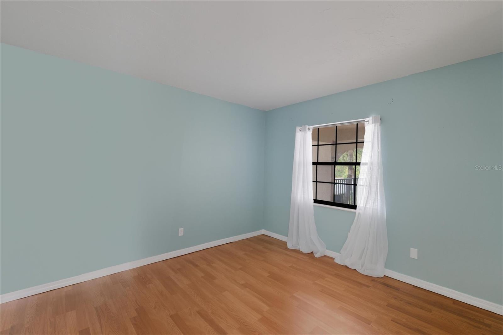 Image 25 of 53 For 23465 Harborview Road 826