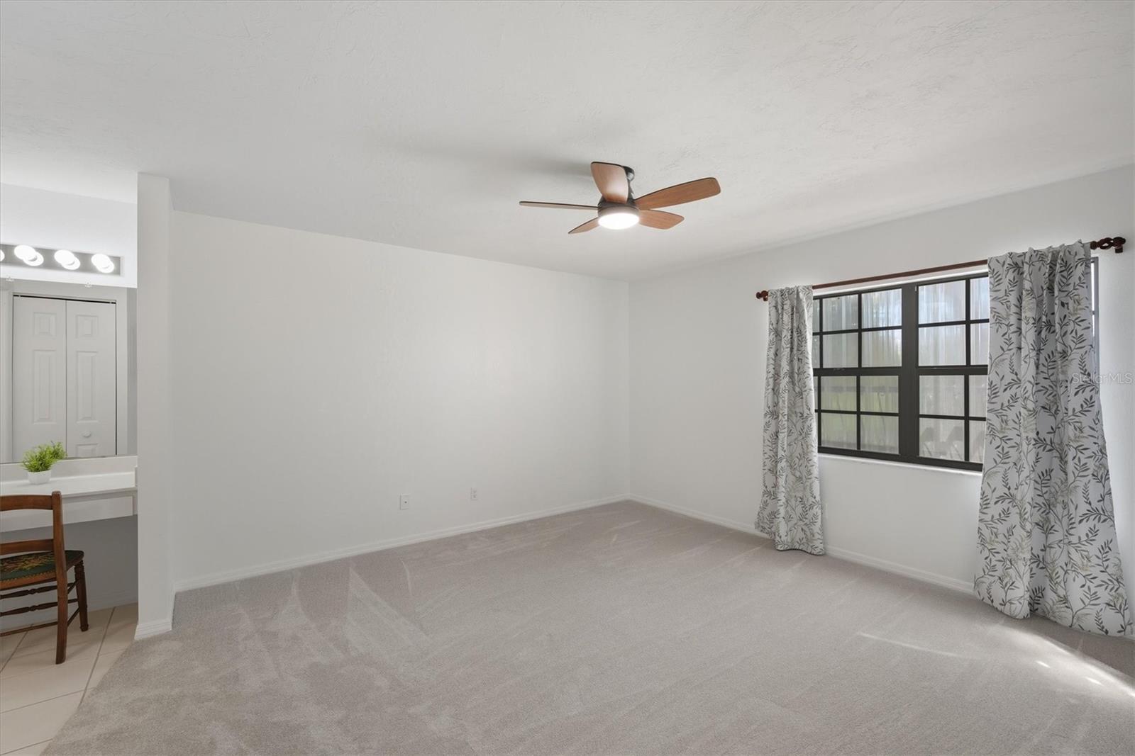 Image 28 of 53 For 23465 Harborview Road 826