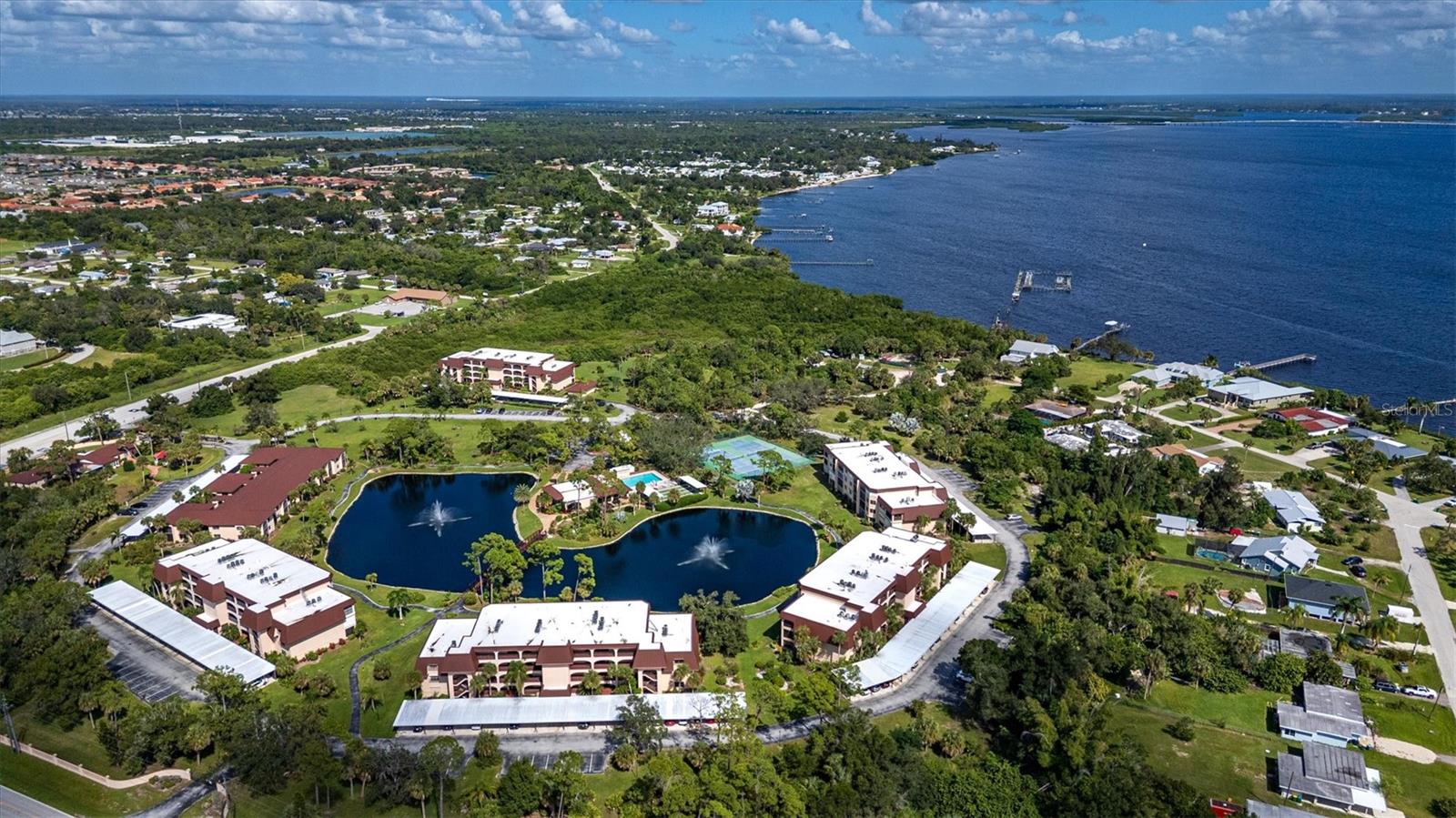 Image 3 of 53 For 23465 Harborview Road 826