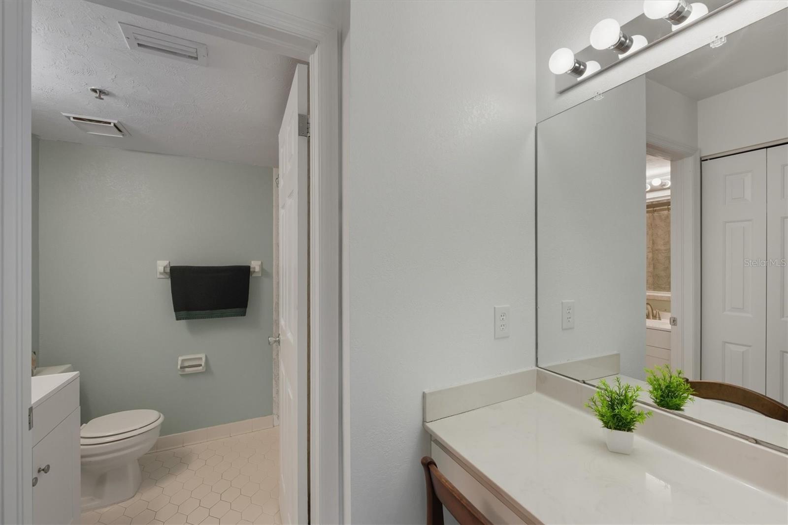 Image 31 of 53 For 23465 Harborview Road 826