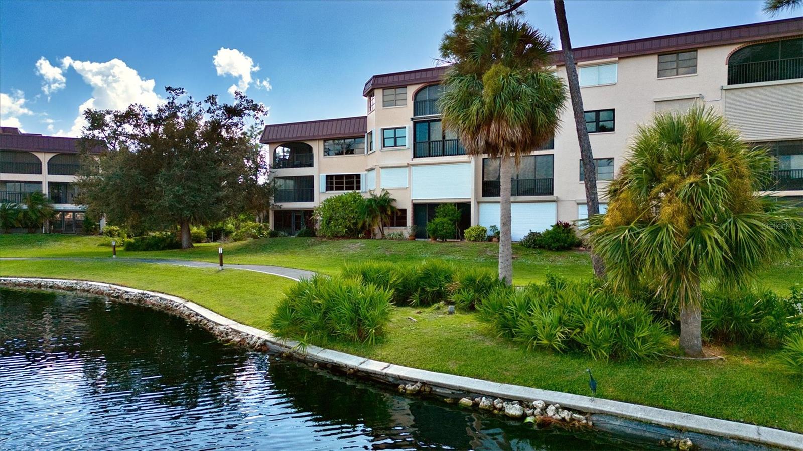 Image 38 of 53 For 23465 Harborview Road 826