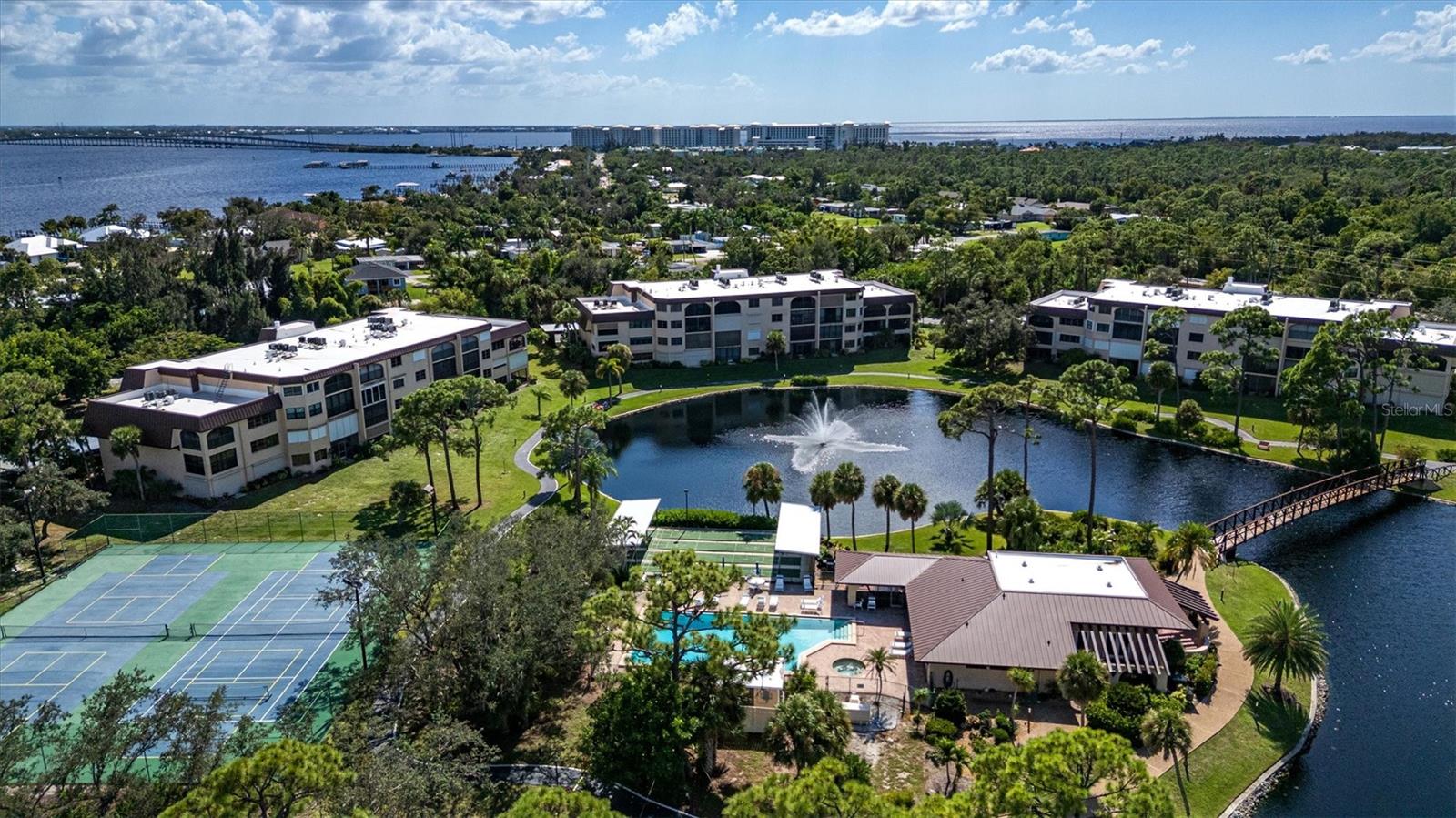 Image 39 of 53 For 23465 Harborview Road 826