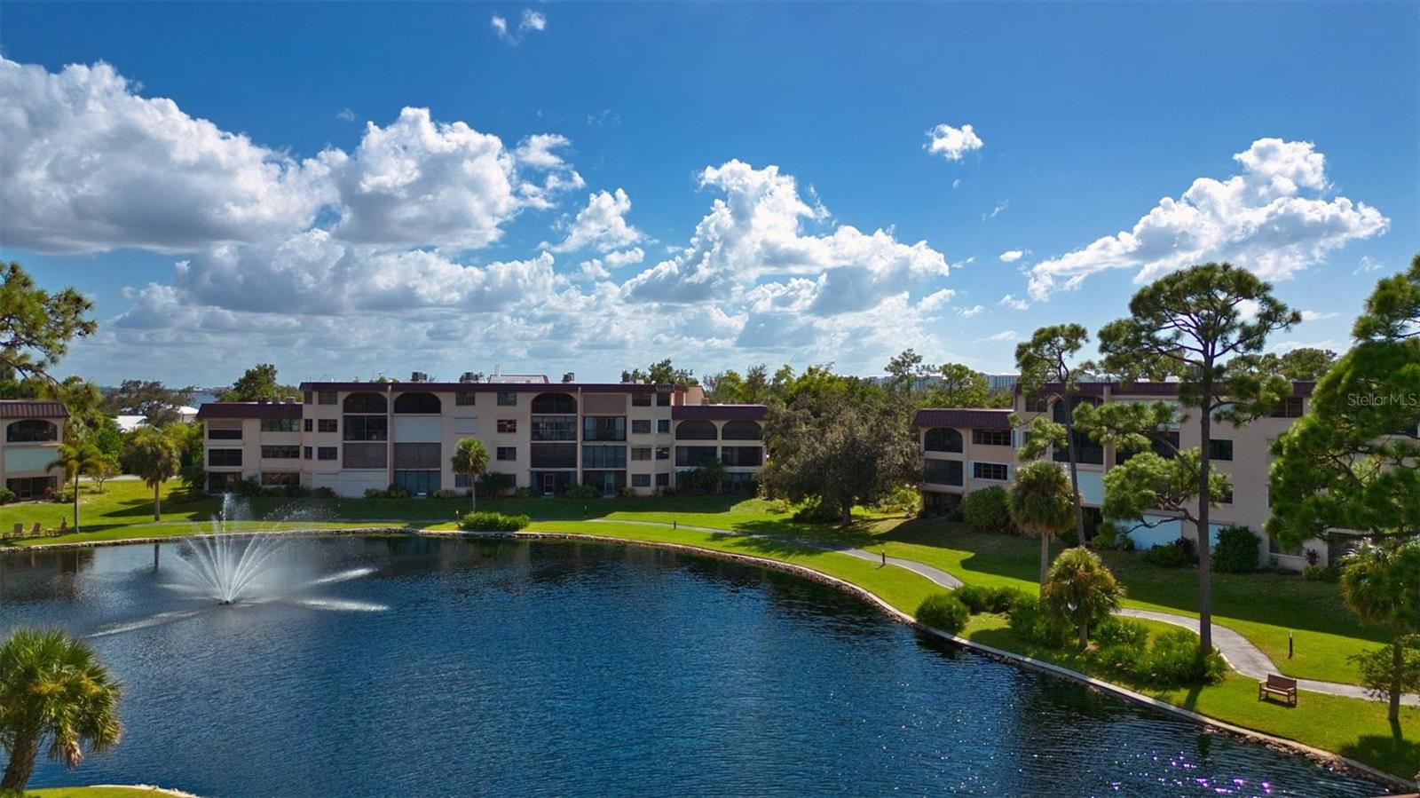 Image 42 of 53 For 23465 Harborview Road 826