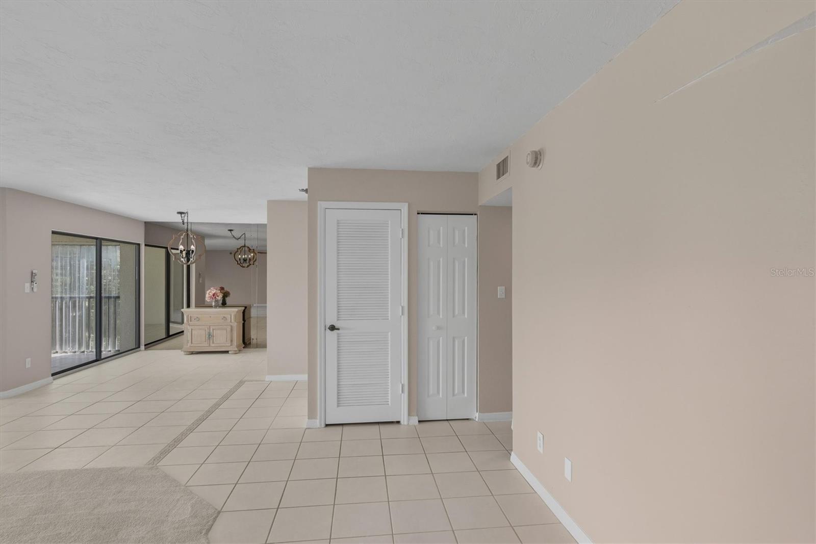 Image 7 of 53 For 23465 Harborview Road 826