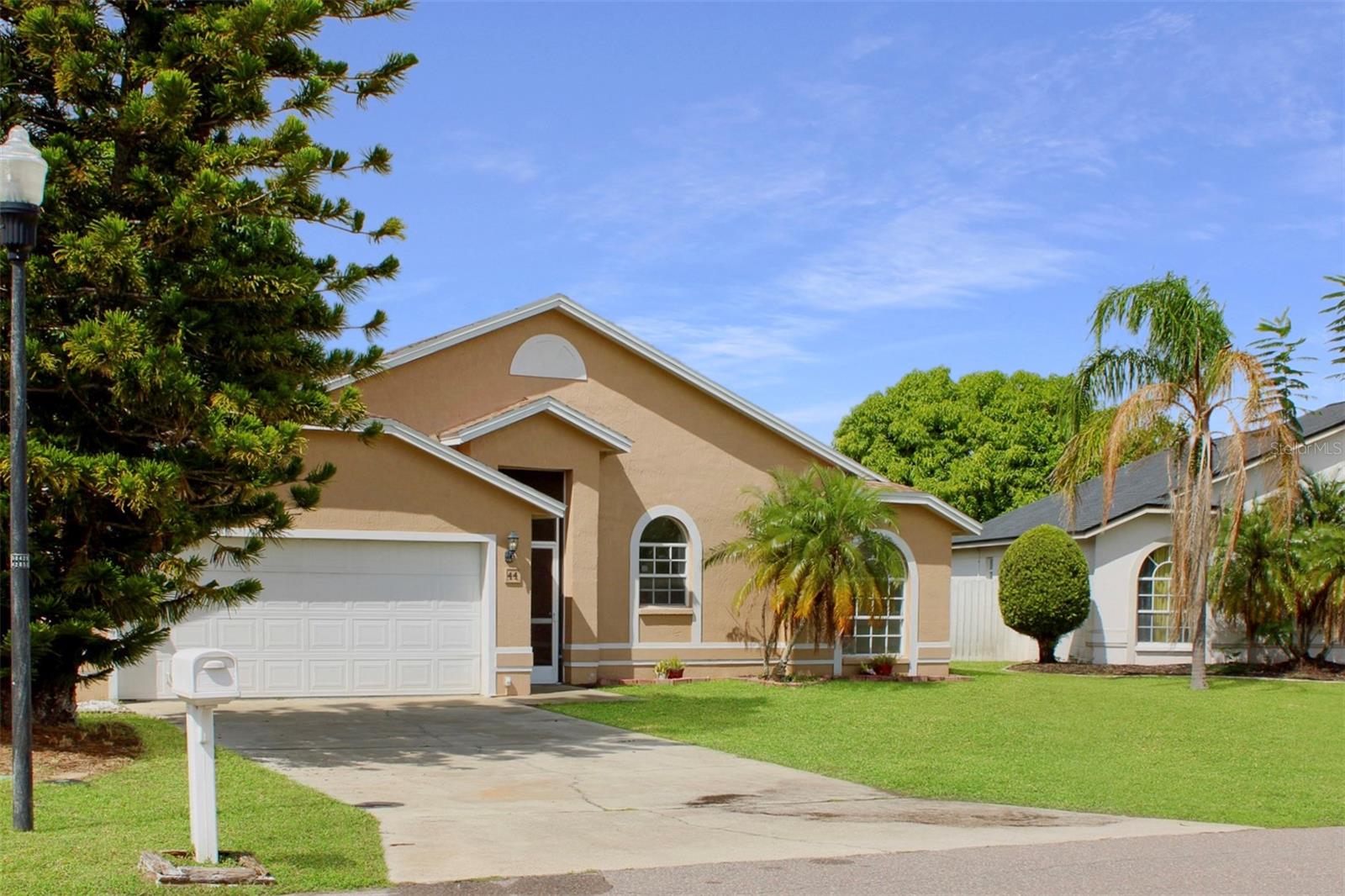Image 3 of 38 For 44 Saint Kitts Circle