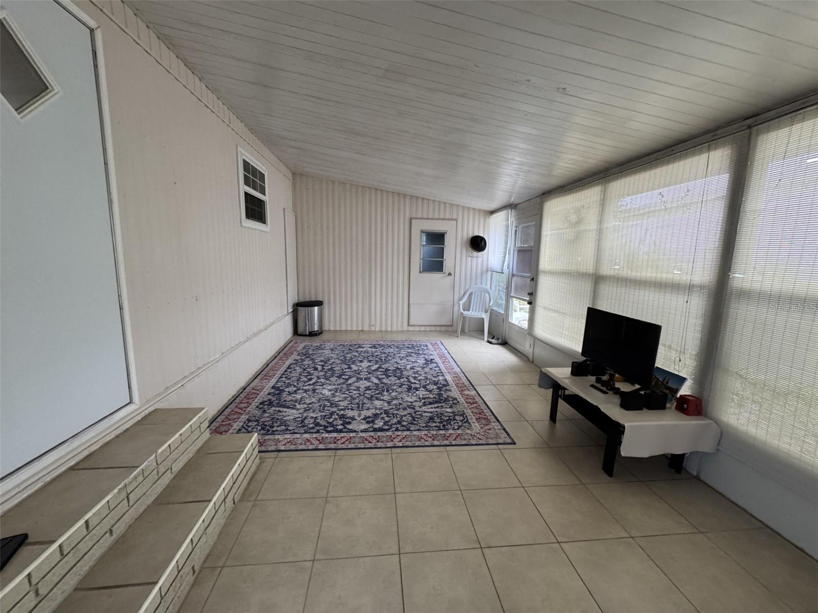 Image 8 of 24 For 9072 Lake Point Boulevard