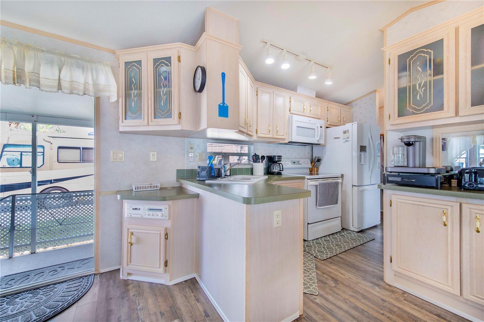 Image 10 of 34 For 228 Big Pine Avenue S