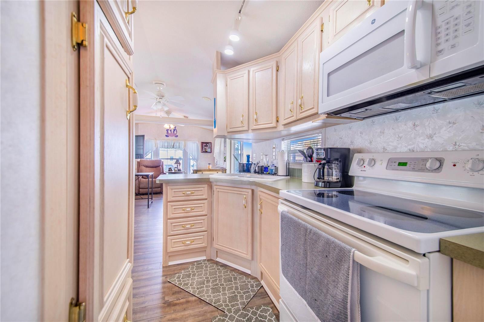 Image 14 of 34 For 228 Big Pine Avenue S