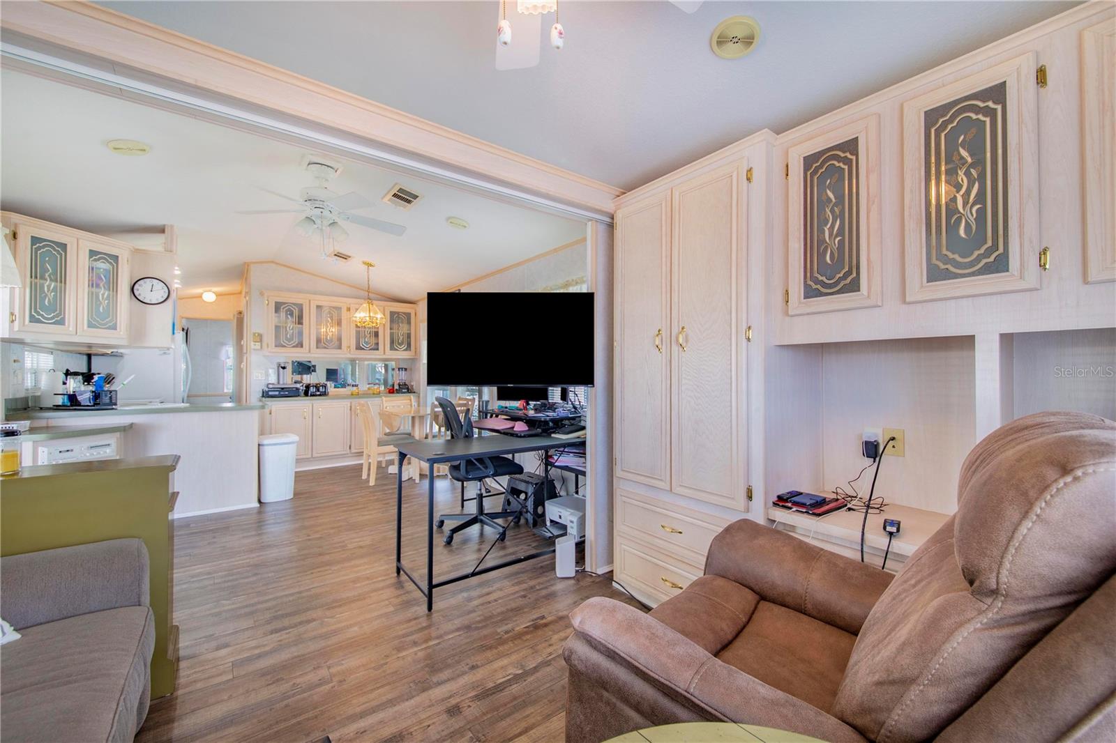 Image 8 of 34 For 228 Big Pine Avenue S