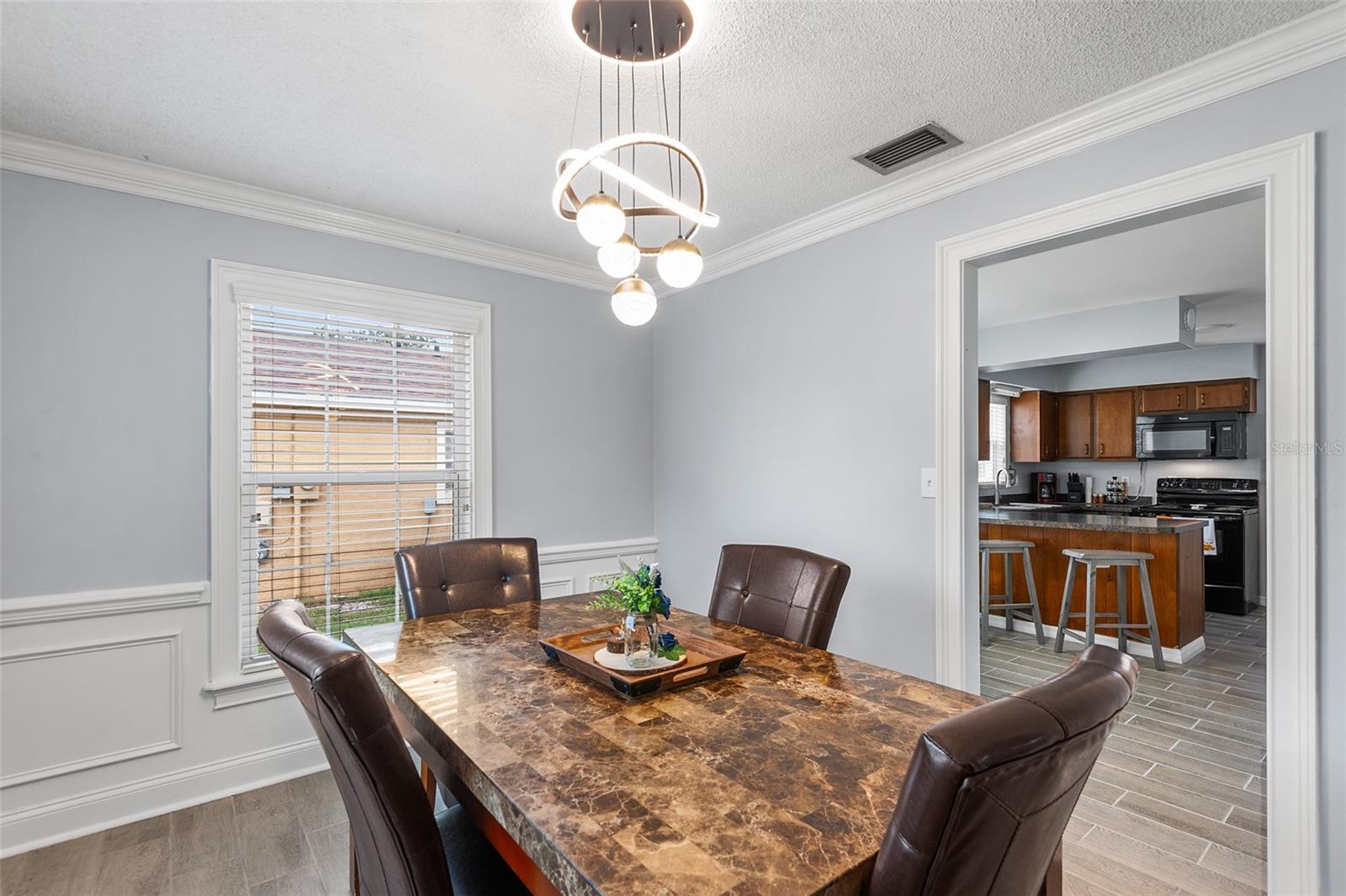 Image 10 of 39 For 122 22nd Street Nw