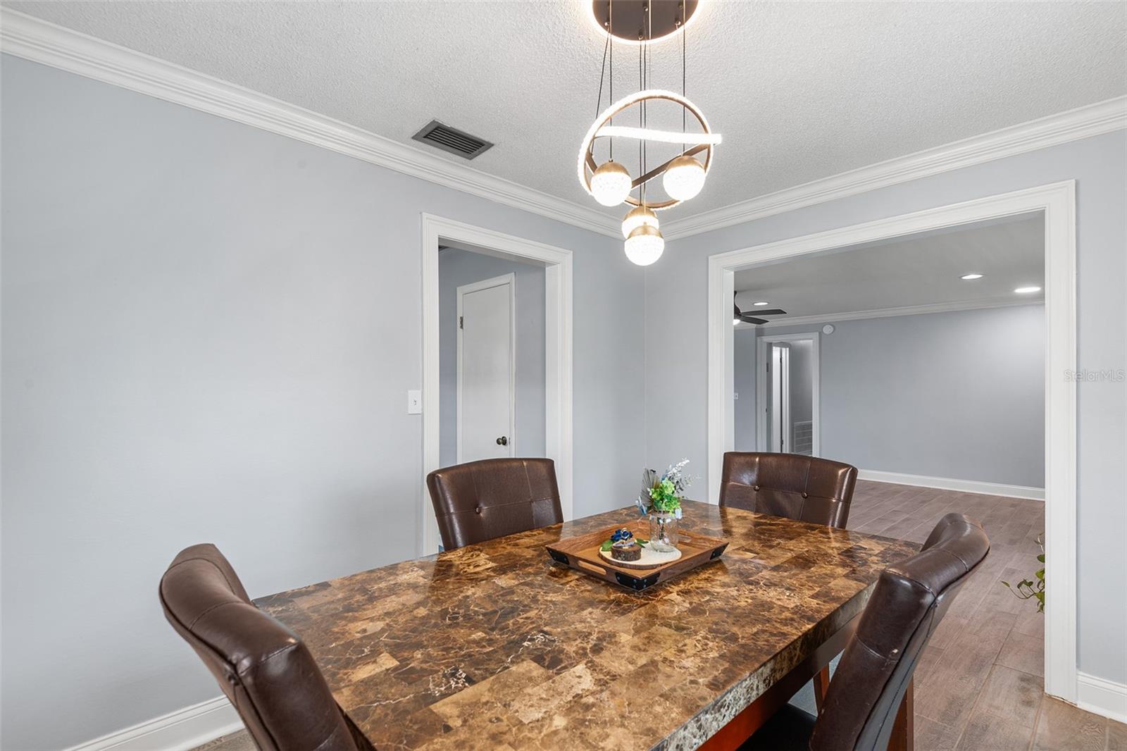 Image 11 of 39 For 122 22nd Street Nw