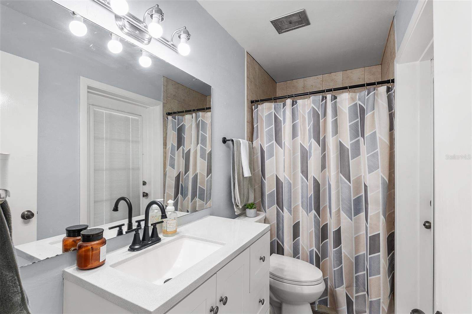 Image 21 of 39 For 122 22nd Street Nw