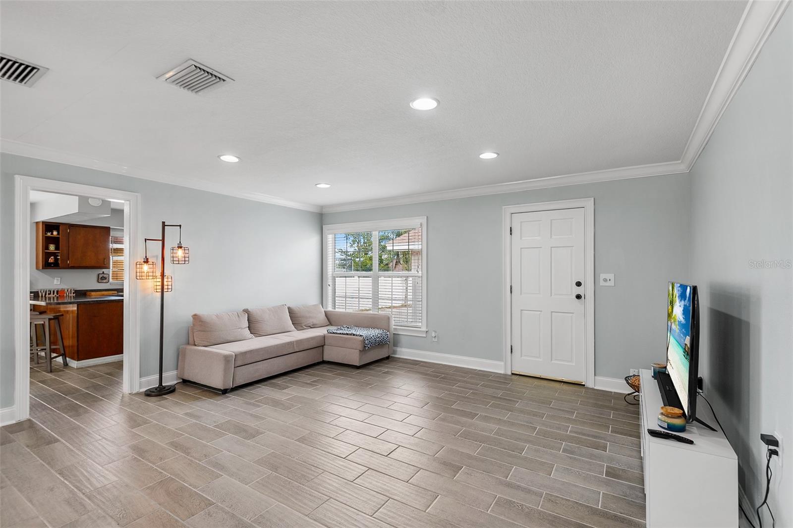 Image 8 of 39 For 122 22nd Street Nw