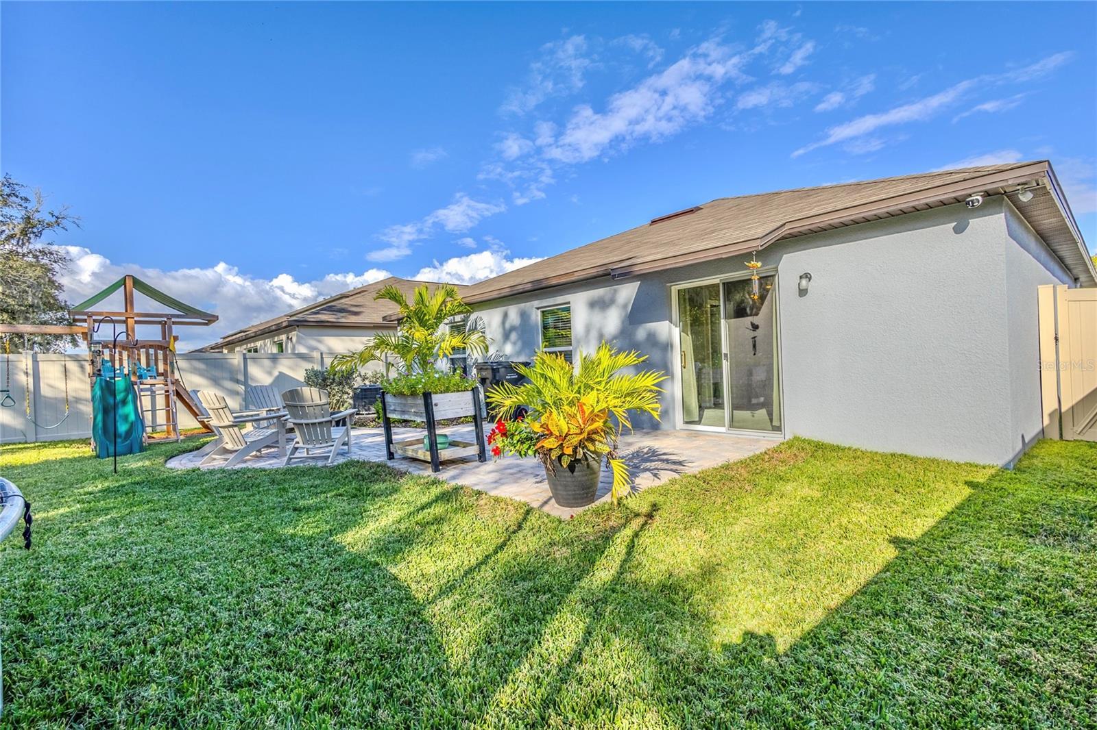 Image 29 of 37 For 1628 Red Loop