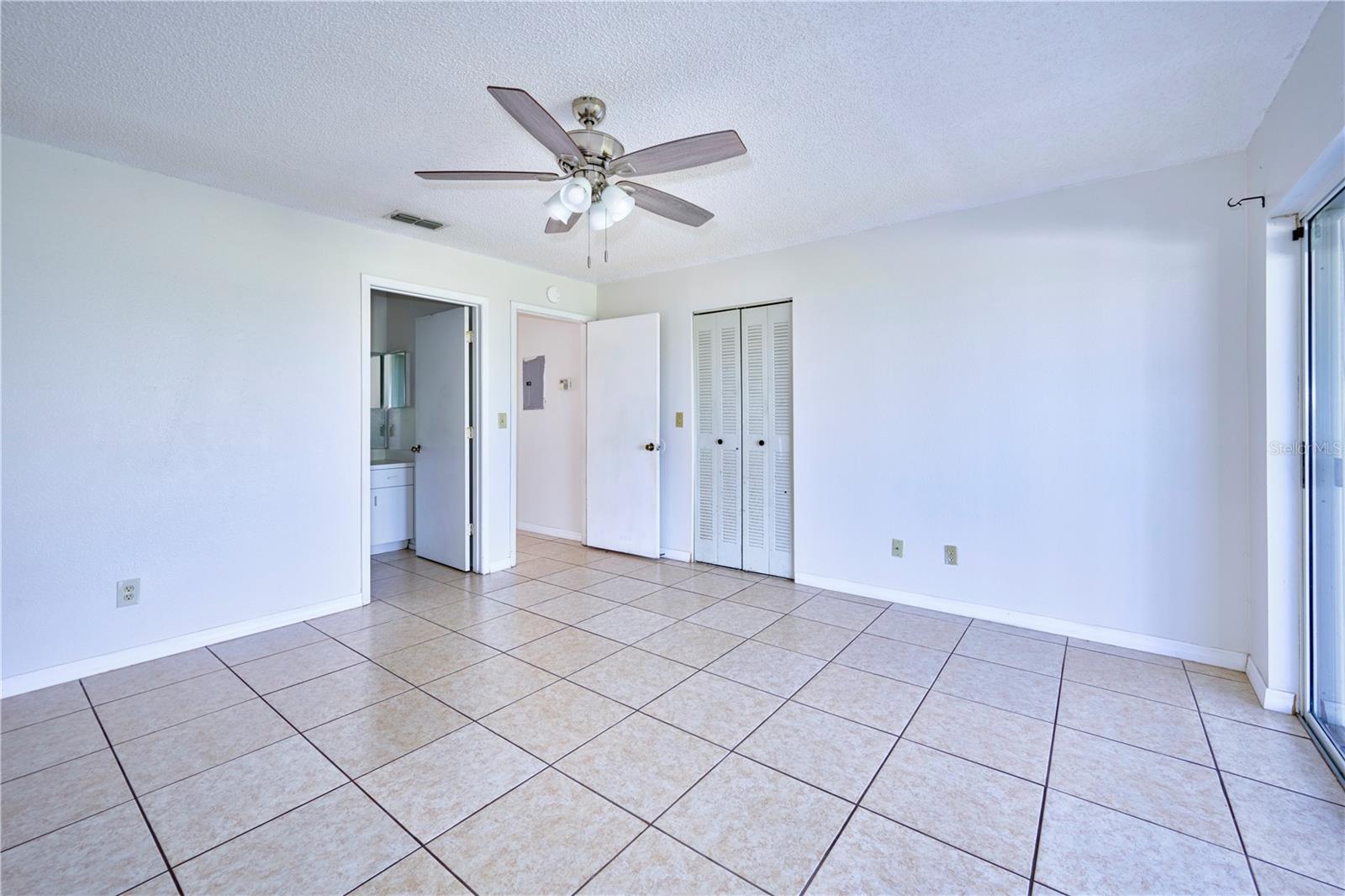 Image 11 of 23 For 413 Winter Ridge Boulevard 413