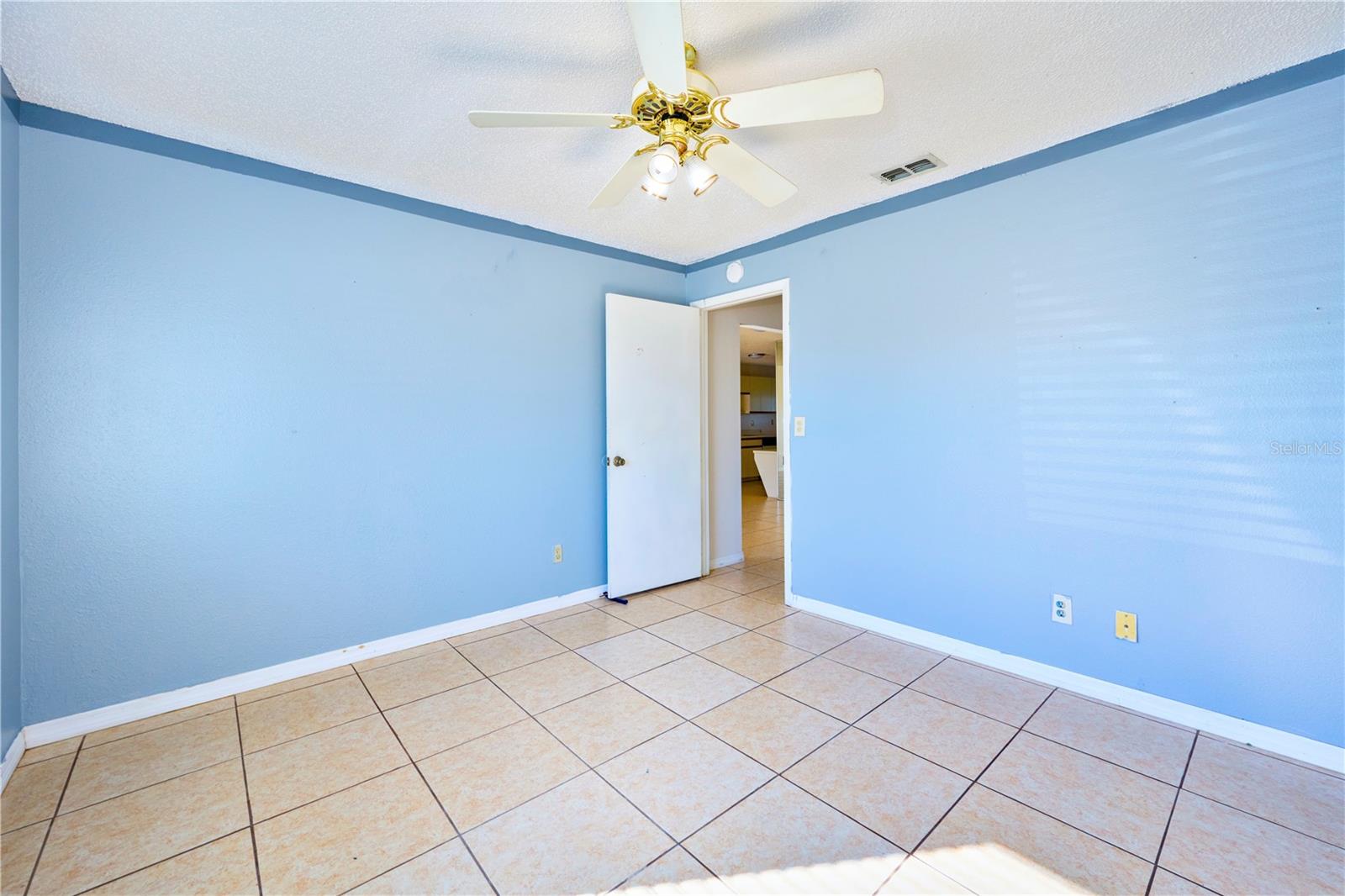 Image 15 of 23 For 413 Winter Ridge Boulevard 413