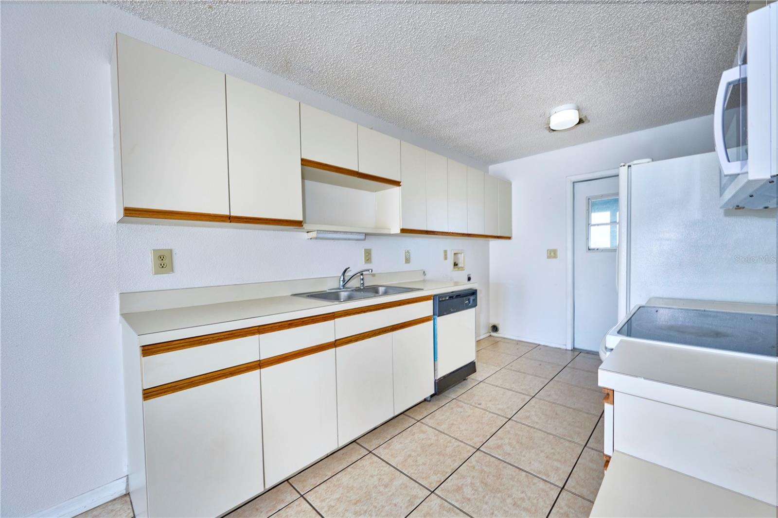 Image 6 of 23 For 413 Winter Ridge Boulevard 413