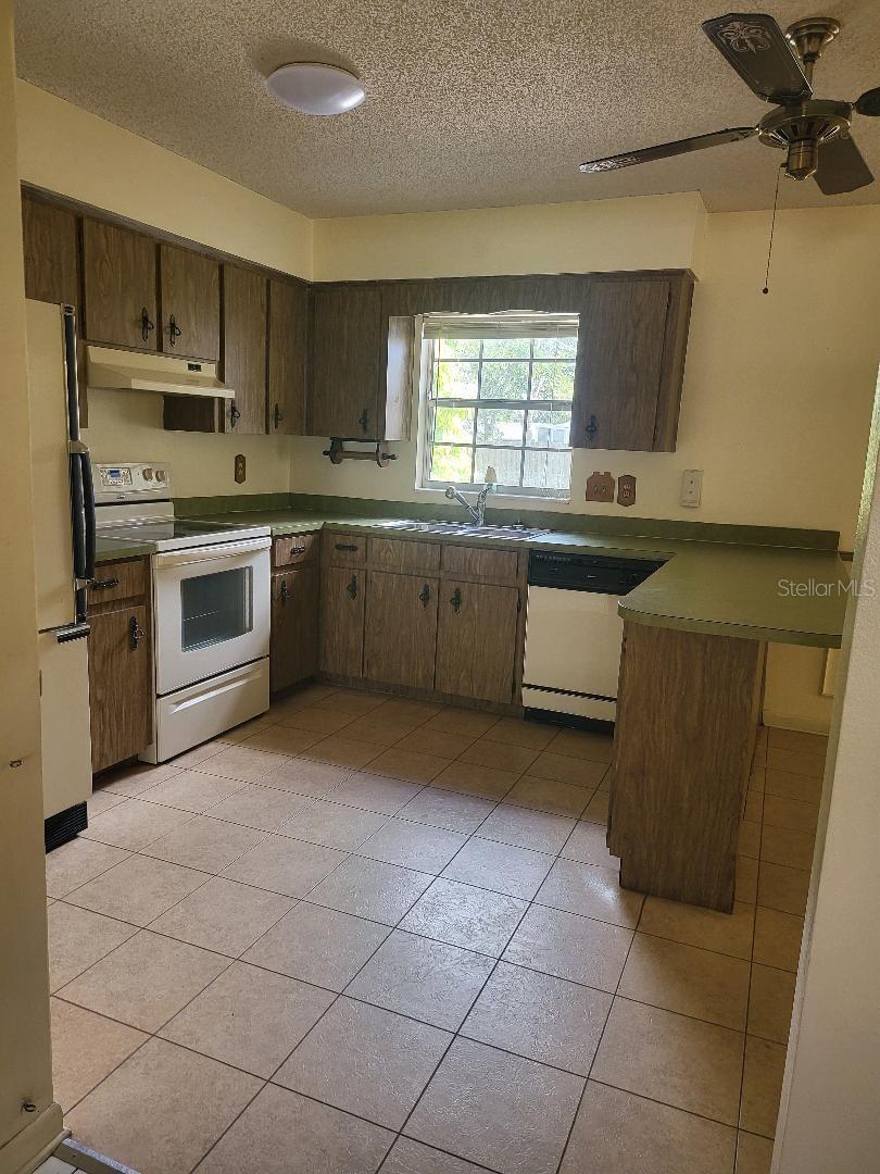 Image 3 of 22 For 1210 Lynn Avenue