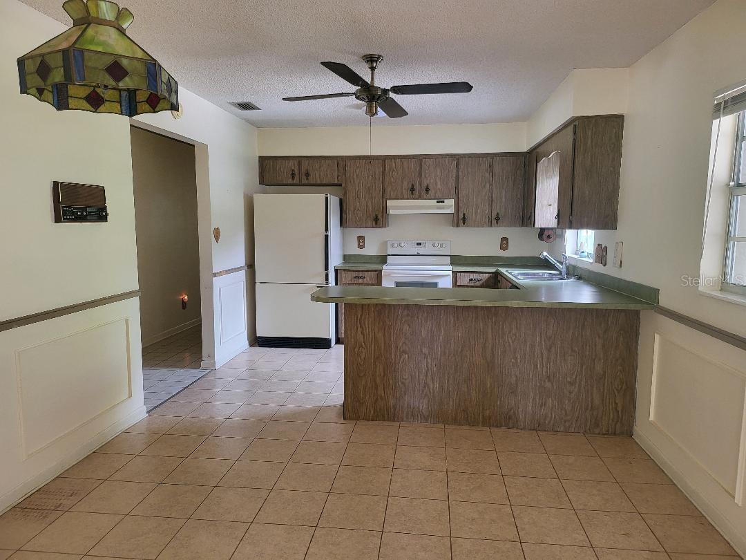 Image 4 of 22 For 1210 Lynn Avenue