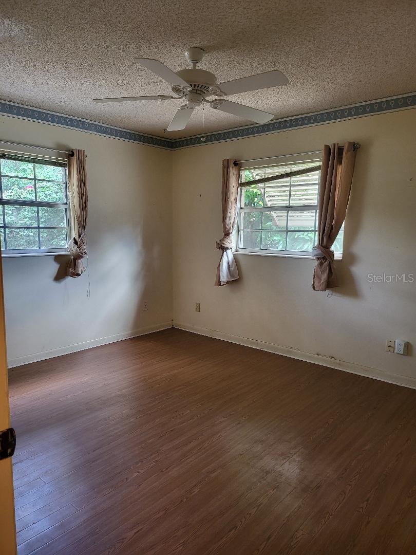 Image 7 of 22 For 1210 Lynn Avenue