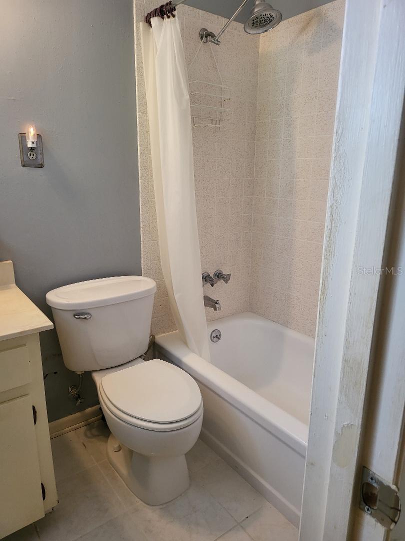 Image 9 of 22 For 1210 Lynn Avenue