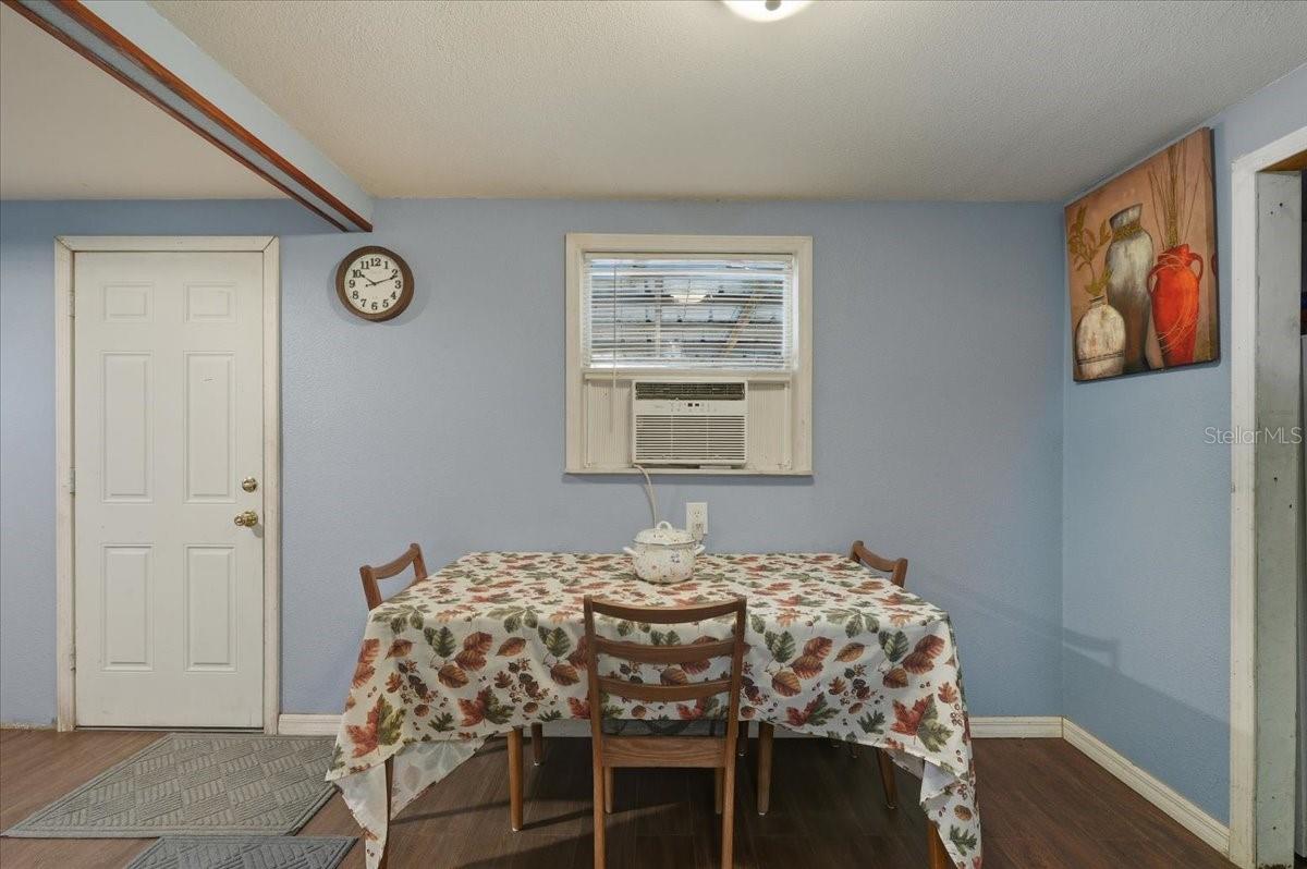 Image 11 of 35 For 800 Hickory Lane E