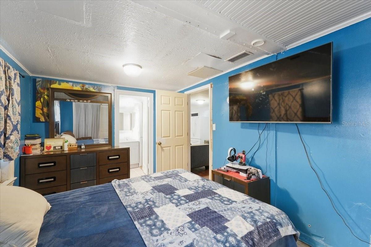 Image 12 of 35 For 800 Hickory Lane E