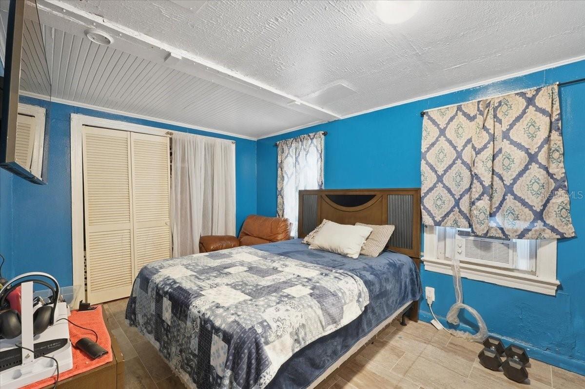 Image 13 of 35 For 800 Hickory Lane E