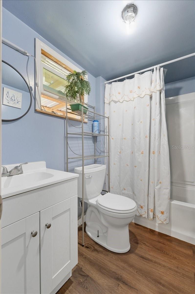 Image 15 of 35 For 800 Hickory Lane E