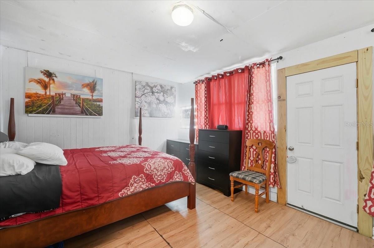 Image 17 of 35 For 800 Hickory Lane E