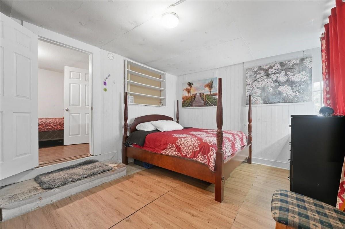 Image 18 of 35 For 800 Hickory Lane E