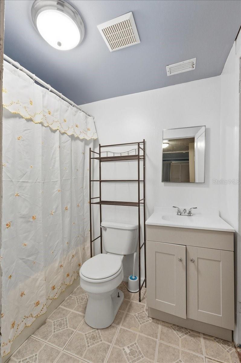 Image 19 of 35 For 800 Hickory Lane E