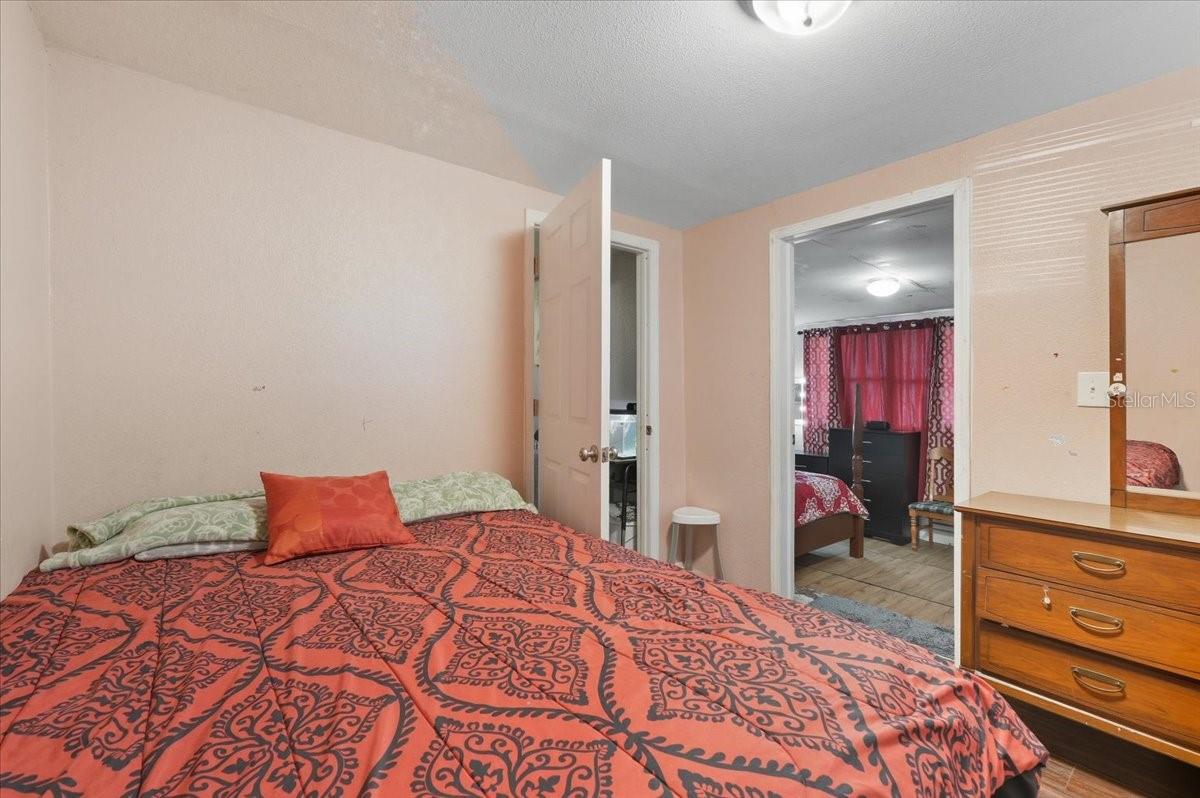 Image 20 of 35 For 800 Hickory Lane E