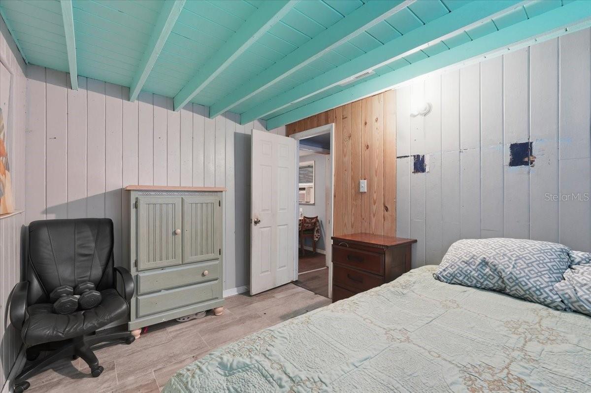 Image 22 of 35 For 800 Hickory Lane E