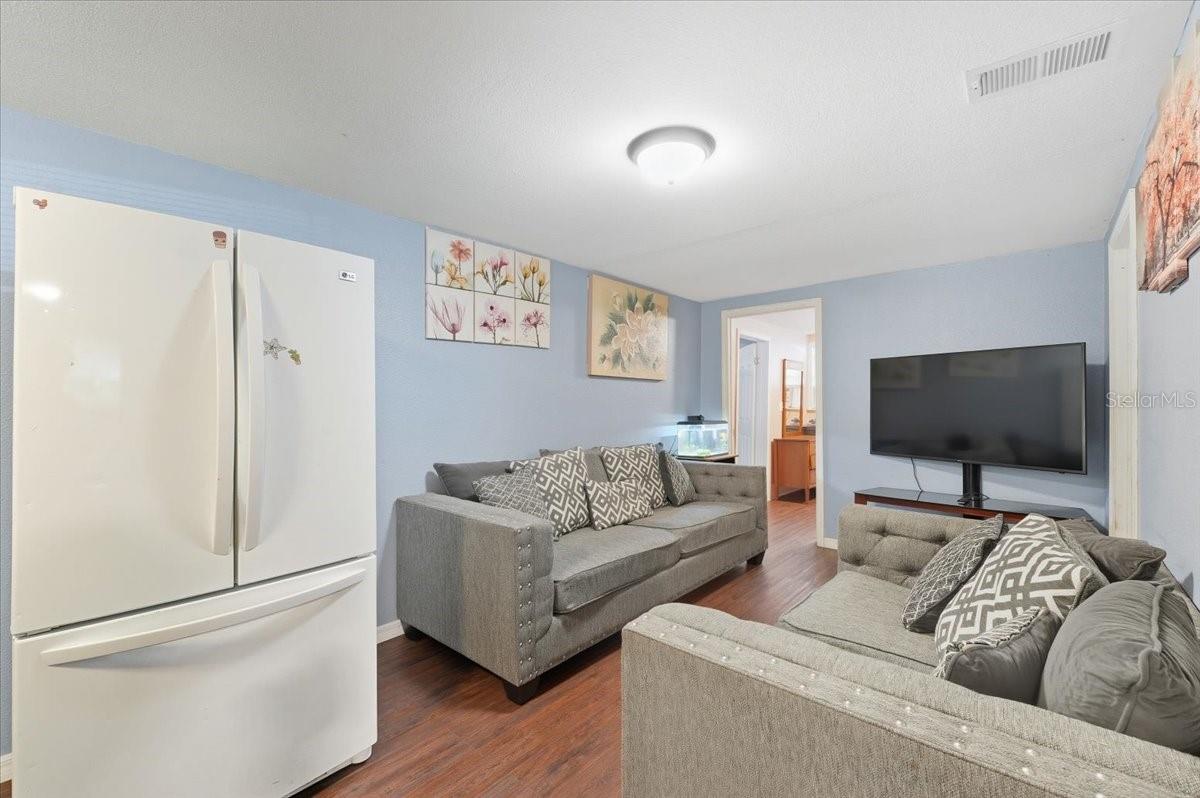 Image 27 of 35 For 800 Hickory Lane E