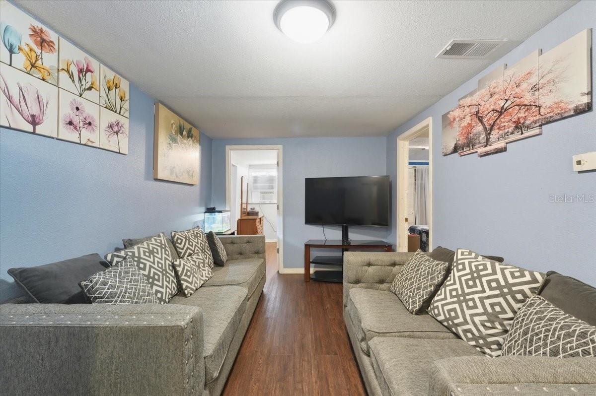 Image 28 of 35 For 800 Hickory Lane E