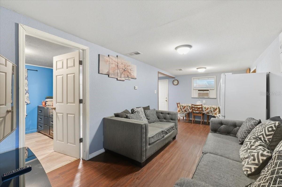 Image 29 of 35 For 800 Hickory Lane E