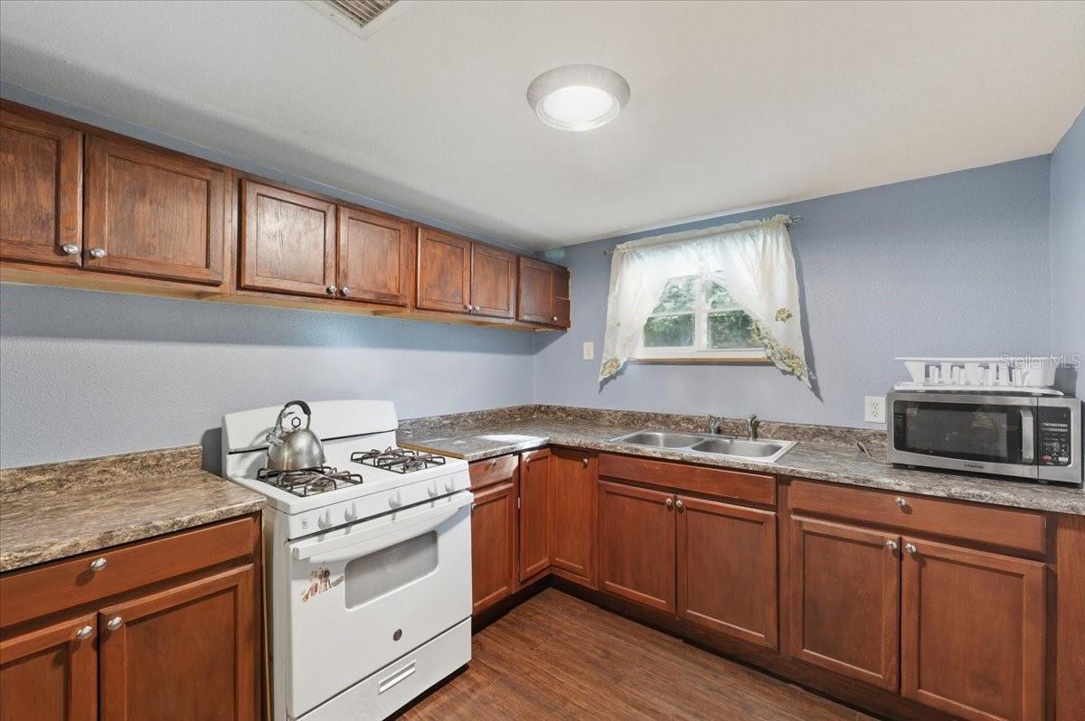 Image 7 of 35 For 800 Hickory Lane E