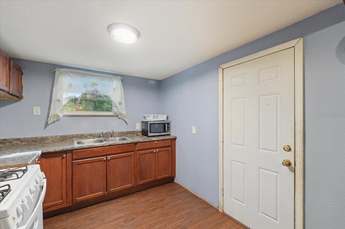 Image 9 of 35 For 800 Hickory Lane E