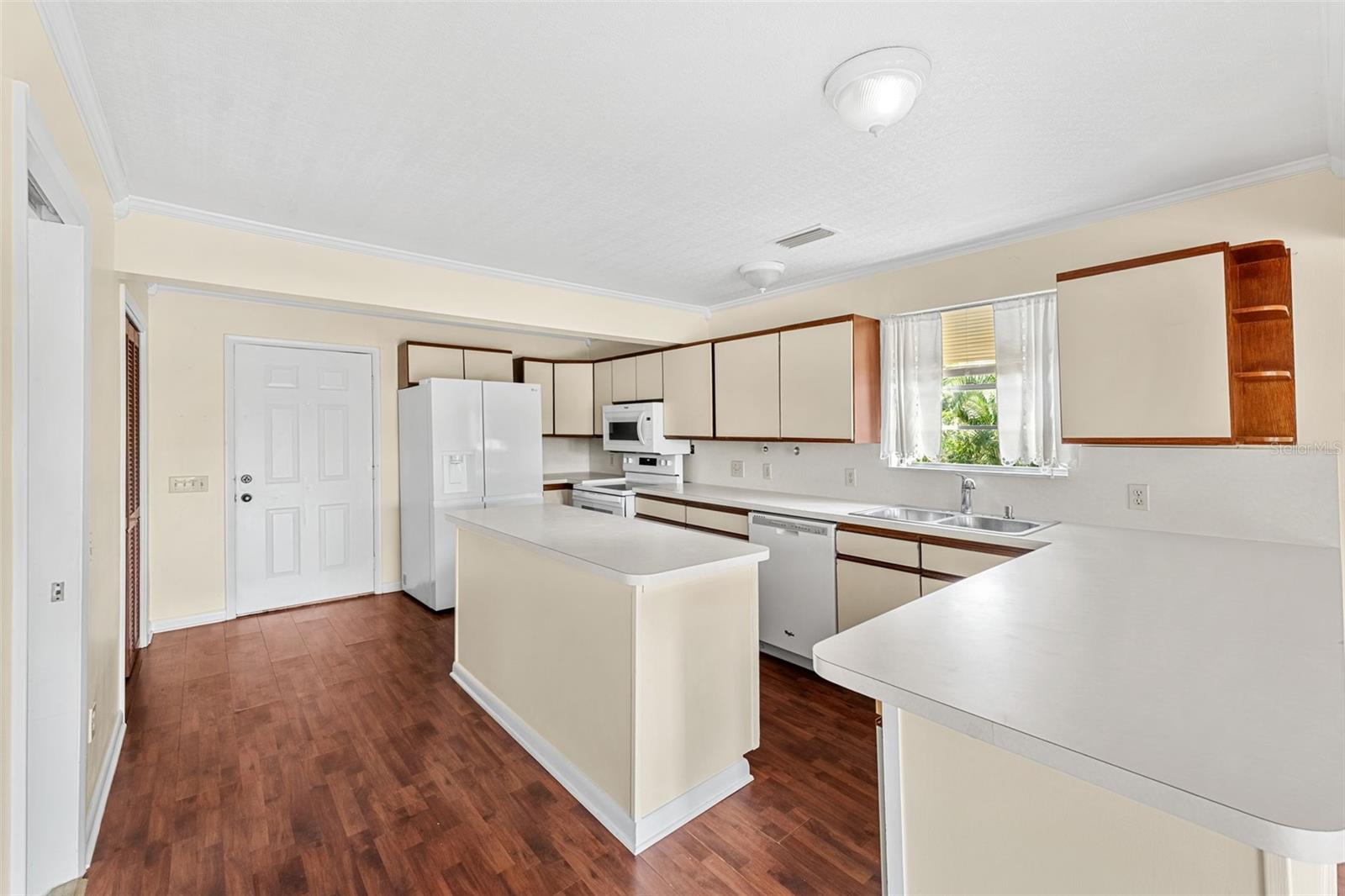 Image 6 of 45 For 1359 Richmond Drive