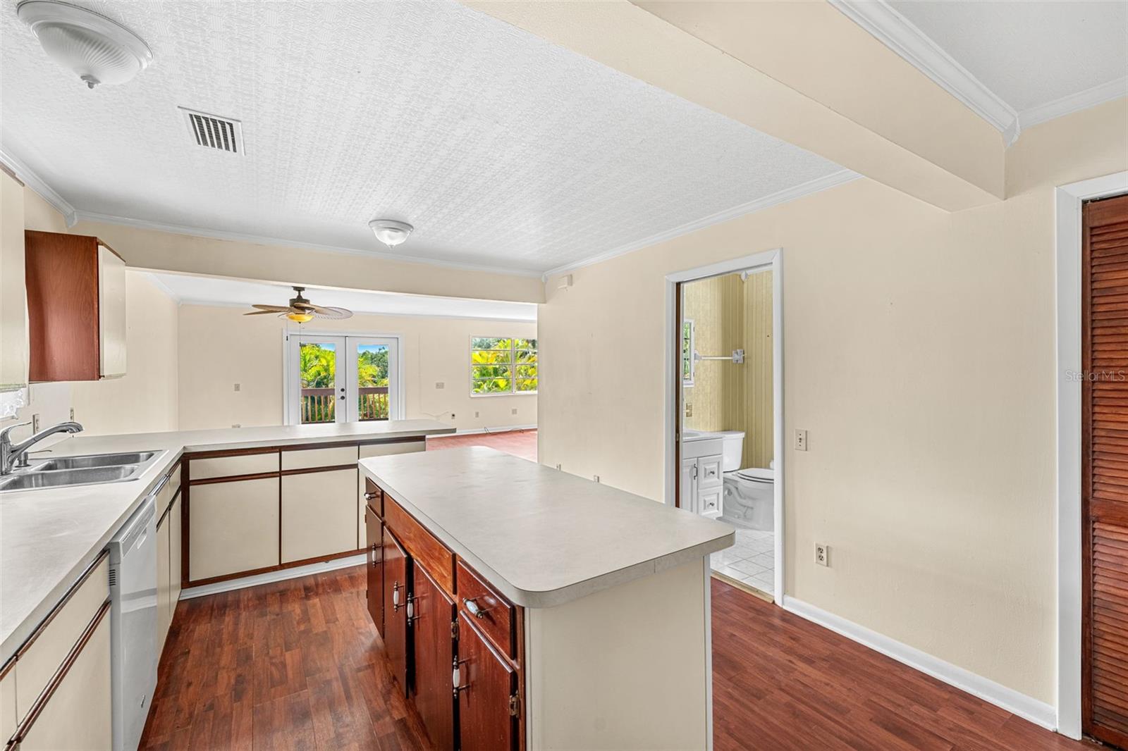 Image 8 of 45 For 1359 Richmond Drive