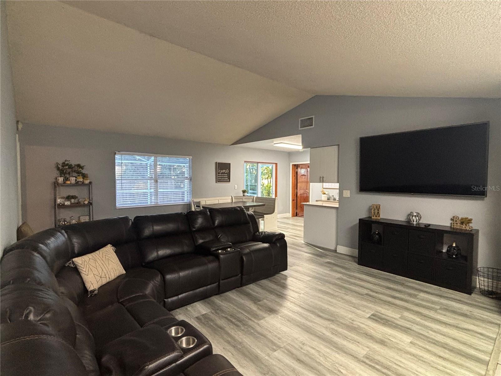 Image 3 of 51 For 3334 Fox Ridge Drive