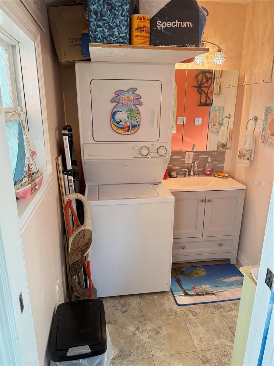 Image 21 of 36 For 5245 Island View Circle N