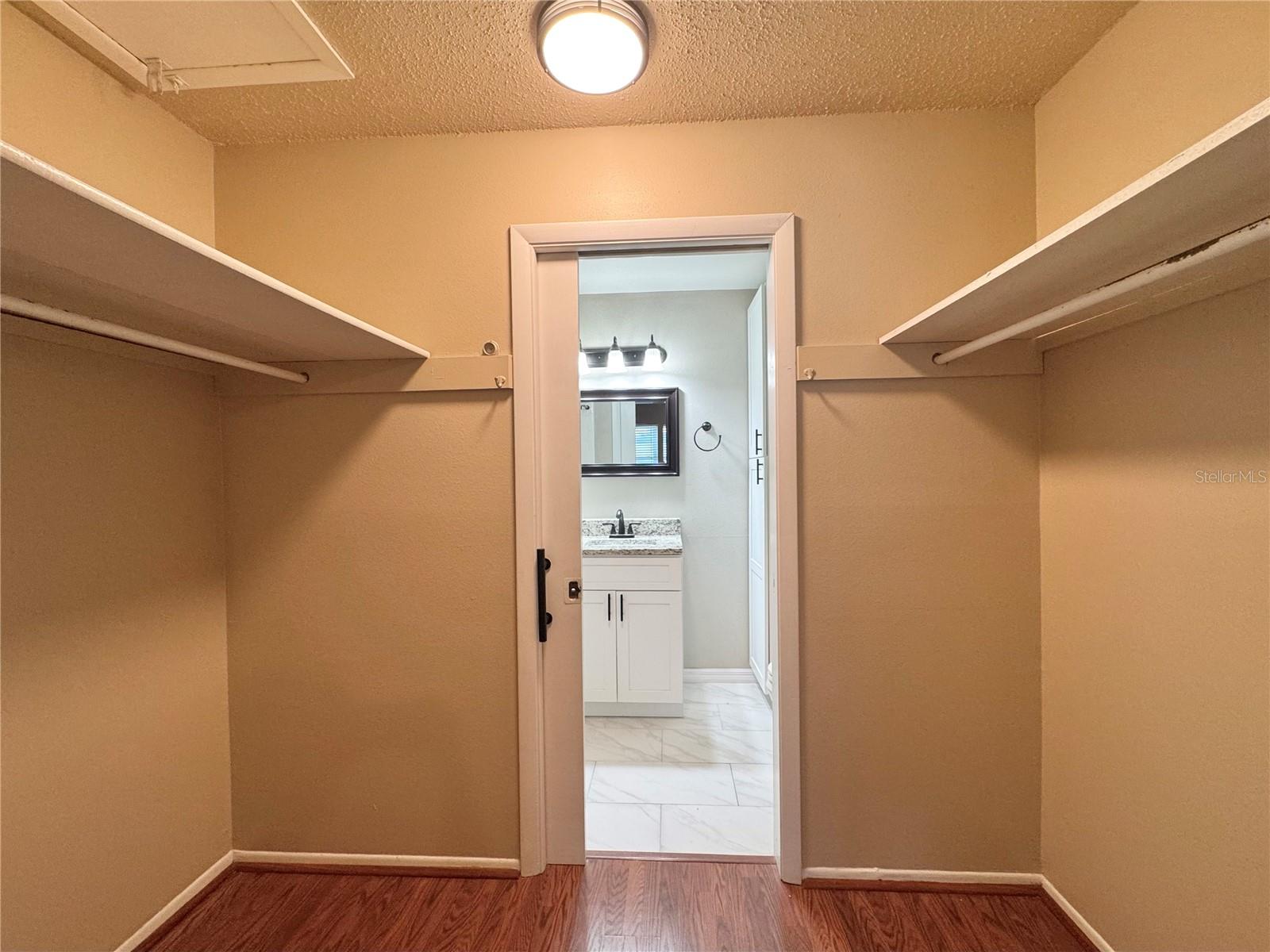 Image 17 of 37 For 1550 11th Street Ne D7